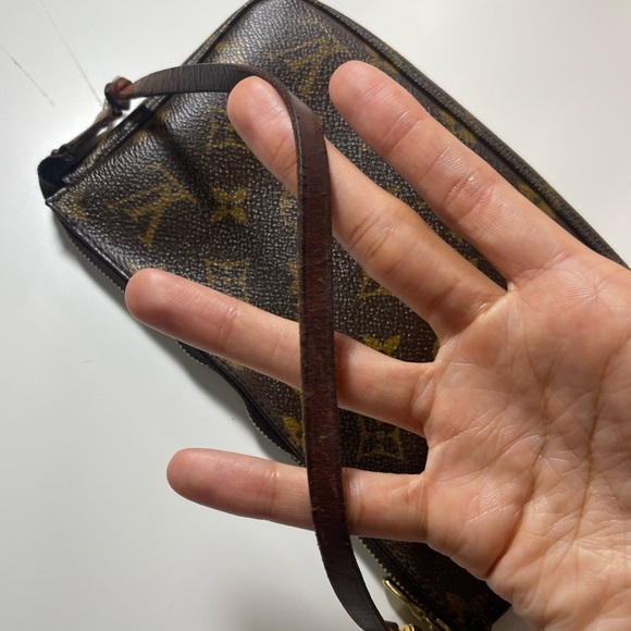 Louis Vuitton Monogram Pochette - Picture 5 of 5
